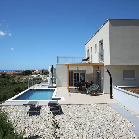 Vila Adriana Vila