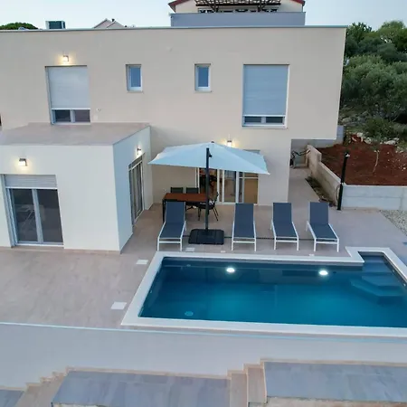 Vila Vila Adriana *